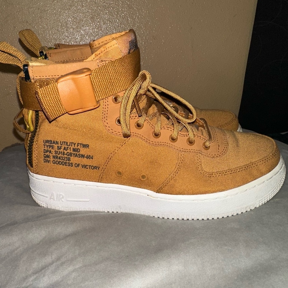 Nike SF AIR Force 1 Mid Desert Ochre